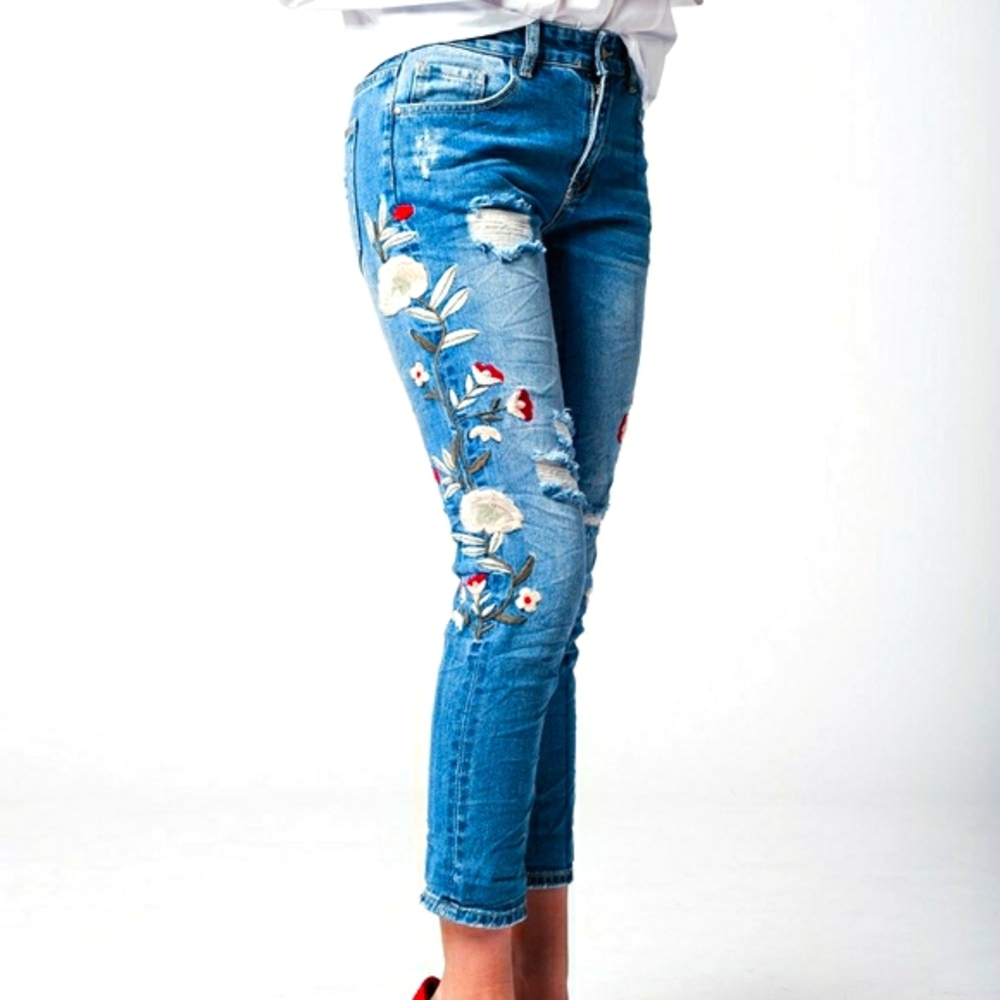 Q2 Boyfriend Embroidered Jean's Best in Bouti… - Picture 2 of 7